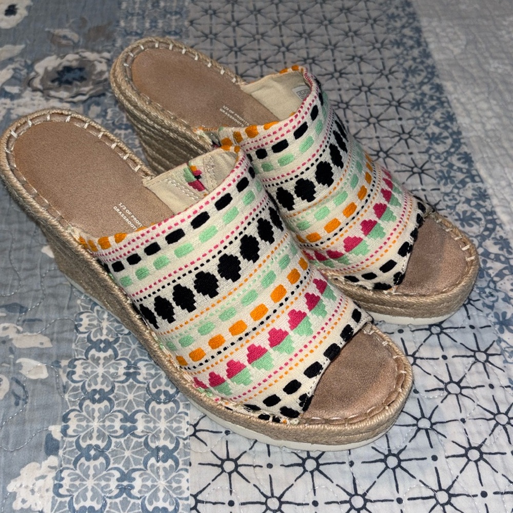Toms size  6.5 espadrilles